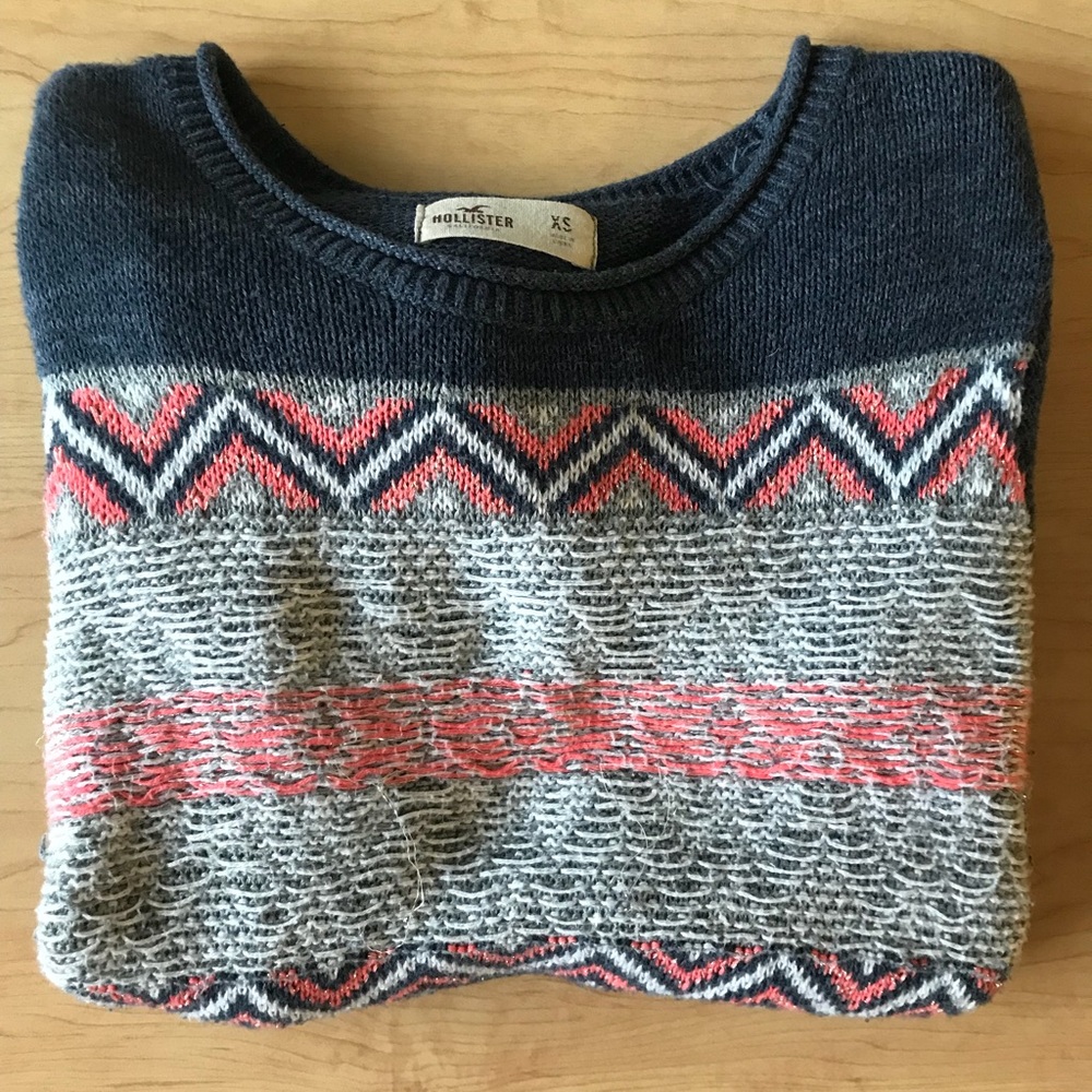 Hollister sweater with patterns💕